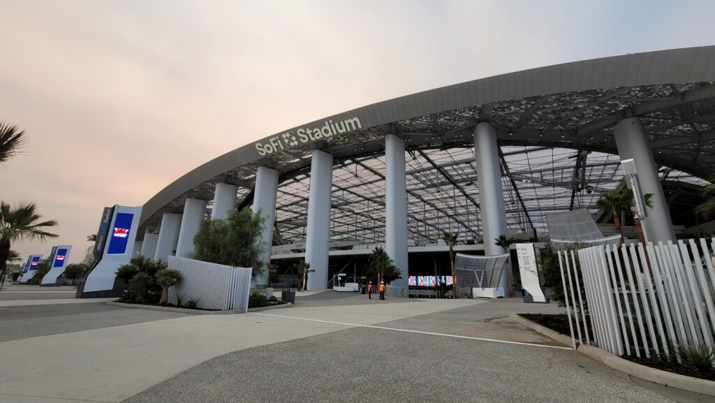 New food at Los Angeles Rams' SoFi Stadium: Mobile ordering & autonomous grab-and-go-stores
