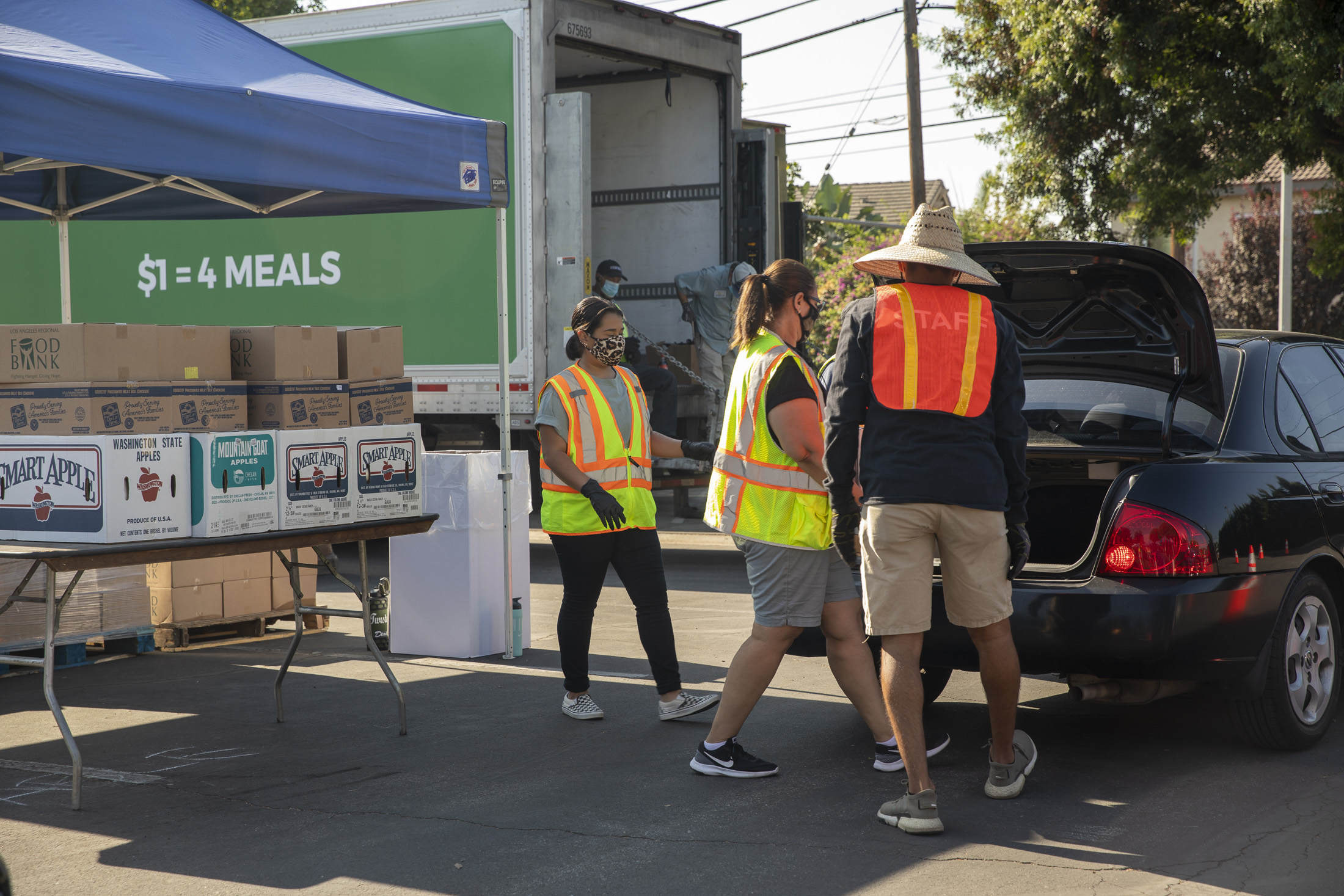 Veterans Memorial Stadium Free Food Distribution Los Angeles Regional