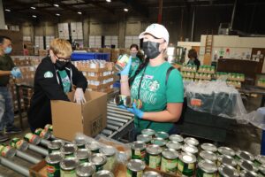 Starbucks volunteer at LA Regional Food Bank