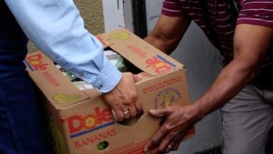 Hands-box-food-distribution